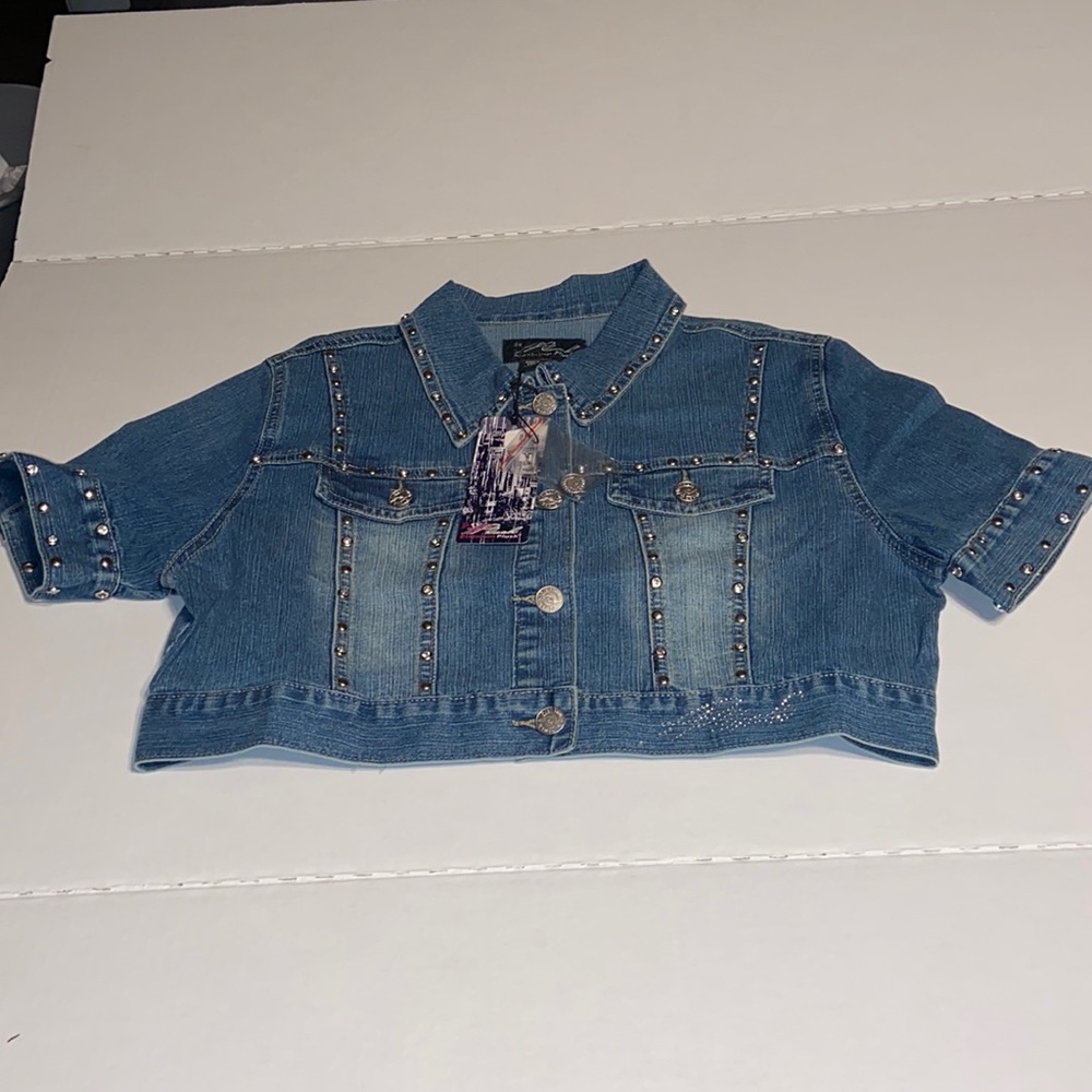 New with tag Platinum Plush cropped studded jean jacket size L